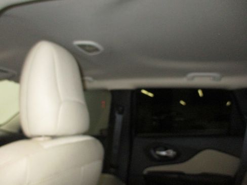 Used 2017 Jeep Cherokee Sport w/ Cold Weather Group image 17