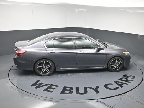 Used 2017 Honda Accord Sport image 16