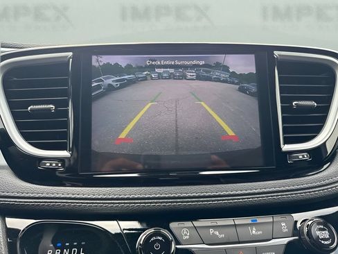 Used 2025 Chrysler Pacifica Limited FWD image 15