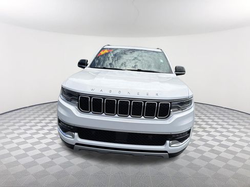 Used 2024 Jeep Wagoneer L Series II w/ Flexible Seating Group AWD/4WD image 2