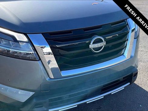 Used 2023 Nissan Pathfinder SL image 32