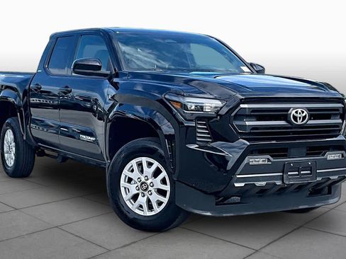 Used 2025 Toyota Tacoma SR5 AWD/4WD image 3