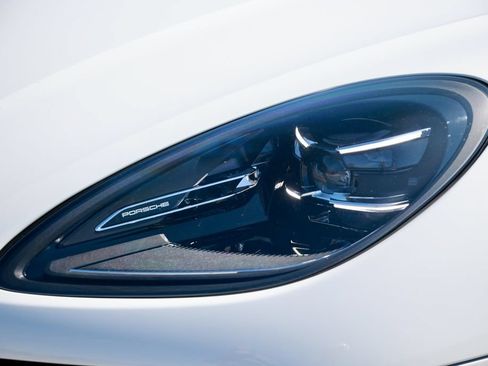 Used 2026 Porsche Macan AWD/4WD image 17