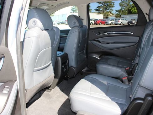 Used 2020 Buick Enclave Essence AWD/4WD image 11