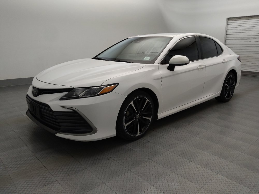 Used 2022 Toyota Camry LE FWD image 2