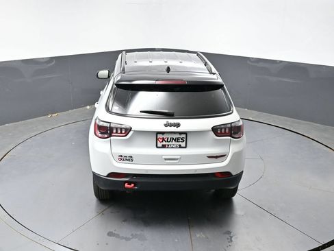 Used 2025 Jeep Compass Trailhawk AWD/4WD image 46