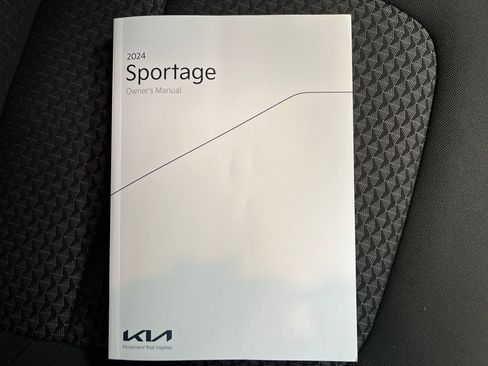 Used 2024 Kia Sportage LX image 27