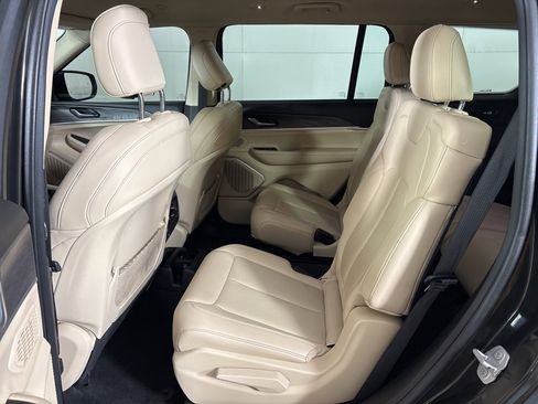 Used 2022 Jeep Grand Cherokee L Limited image 38