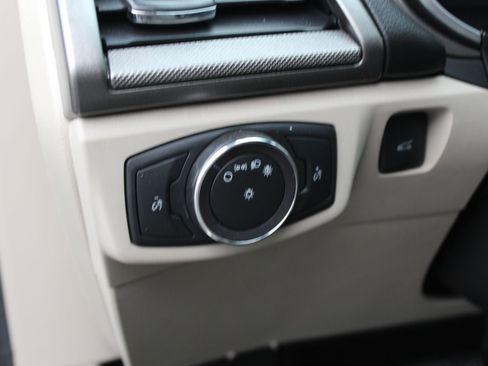 Used 2019 Ford Fusion SE image 24