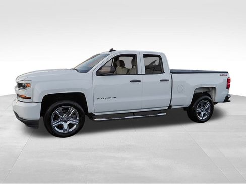 Used 2019 Chevrolet Silverado 1500 Custom w/ Custom Convenience Package image 4