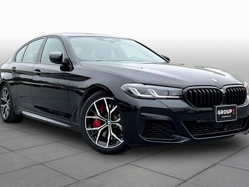 Used 2023 BMW M550i xDrive w/ Dynamic Handling Package image 2