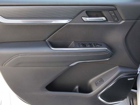 Used 2025 GMC Acadia Elevation image 7