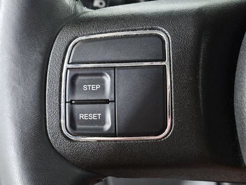 Used 2015 Jeep Patriot Latitude AWD/4WD image 32