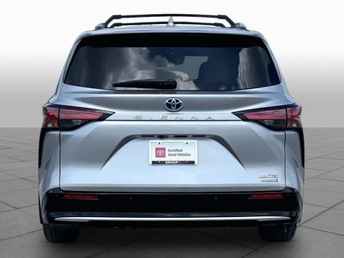 Used 2023 Toyota Sienna Limited FWD image 5