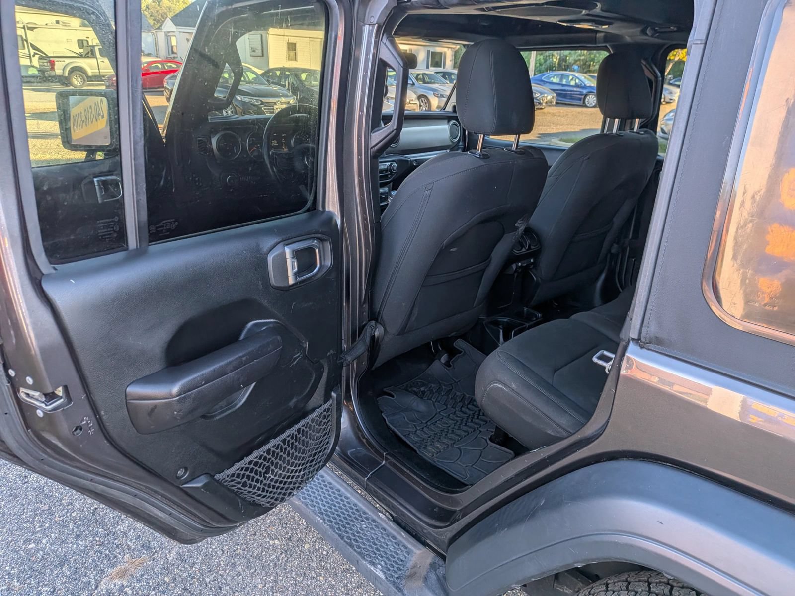 Used 2018 Jeep Wrangler Unlimited Sport S AWD/4WD image 22