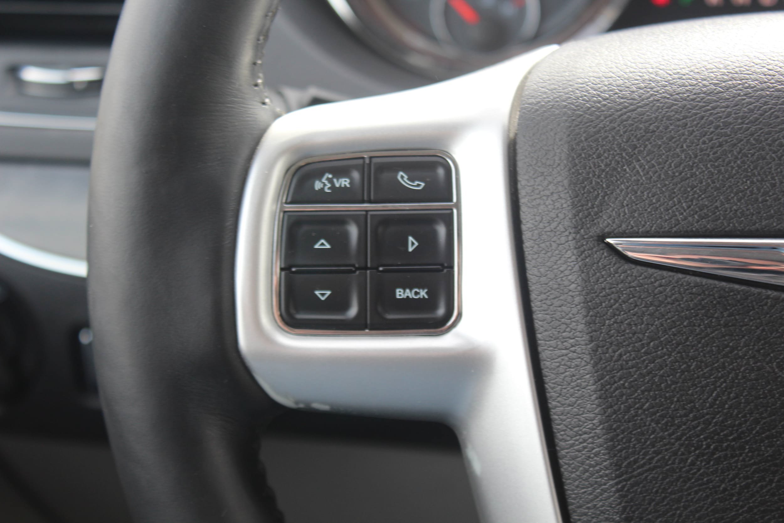 Used 2015 Chrysler Town & Country Touring w/ Trailer Tow Group FWD image 8