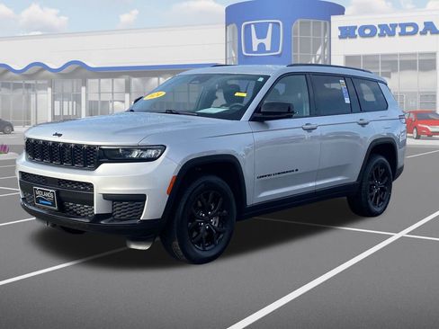 Used 2024 Jeep Grand Cherokee L Laredo image 3