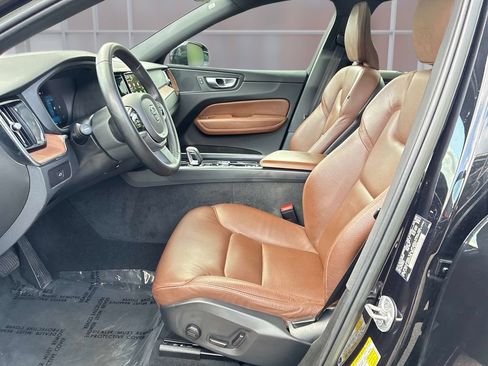 Used 2023 Volvo XC60 B5 Plus FWD image 24