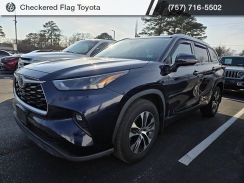 Used 2022 Toyota Highlander XLE image 1