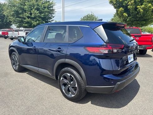 Used 2024 Nissan Rogue SV AWD/4WD image 3