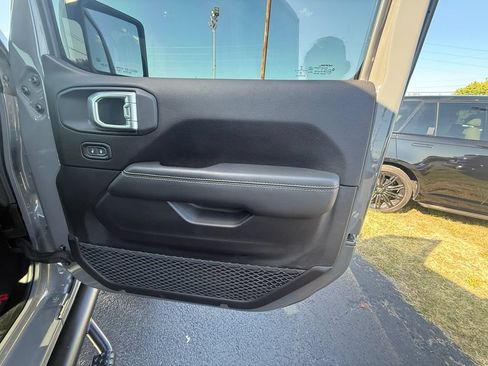 Used 2020 Jeep Gladiator Overland AWD/4WD image 22