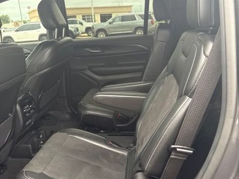 Used 2025 Jeep Grand Cherokee L Laredo RWD image 7