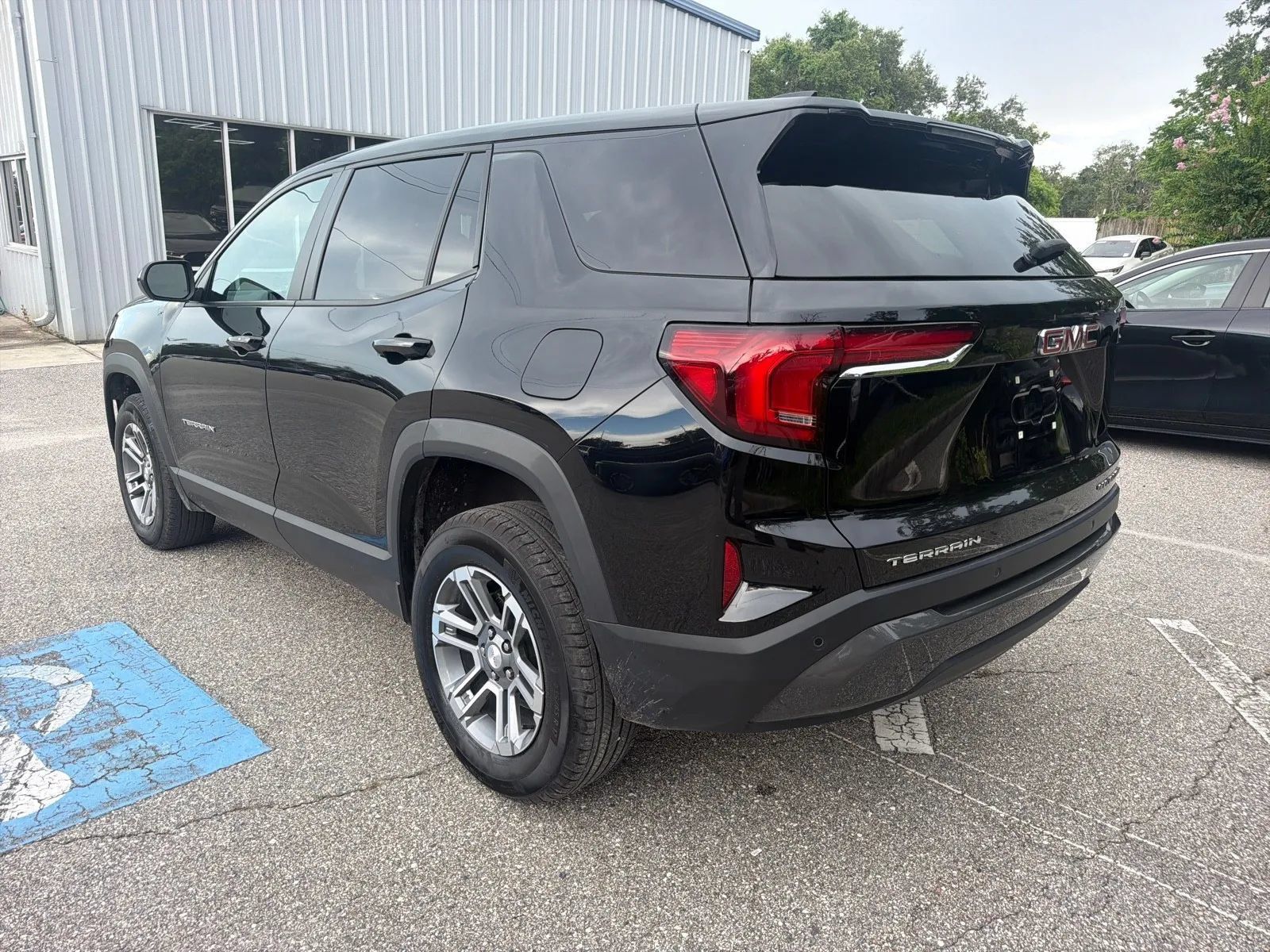 Used 2025 GMC Terrain Elevation FWD image 9