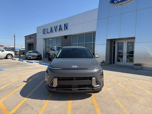 Used 2025 Hyundai Kona SEL AWD/4WD image 2
