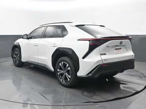 Used 2024 Toyota bZ4X AWD image 3