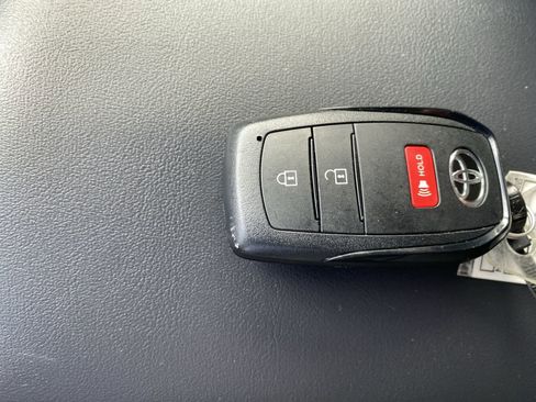Used 2026 Toyota Prius Plug-In Hybrid FWD image 31