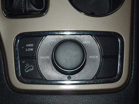 Used 2017 Jeep Grand Cherokee Limited image 34