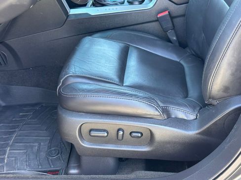 Used 2015 Ford Explorer XLT w/ Equipment Group 202B FWD image 12