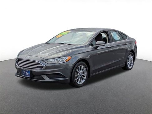 Certified 2017 Ford Fusion SE image 5