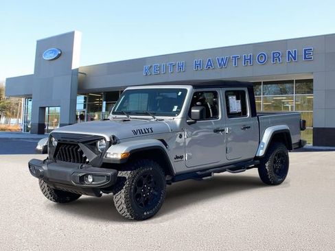 Used 2023 Jeep Gladiator Sport AWD/4WD image 3