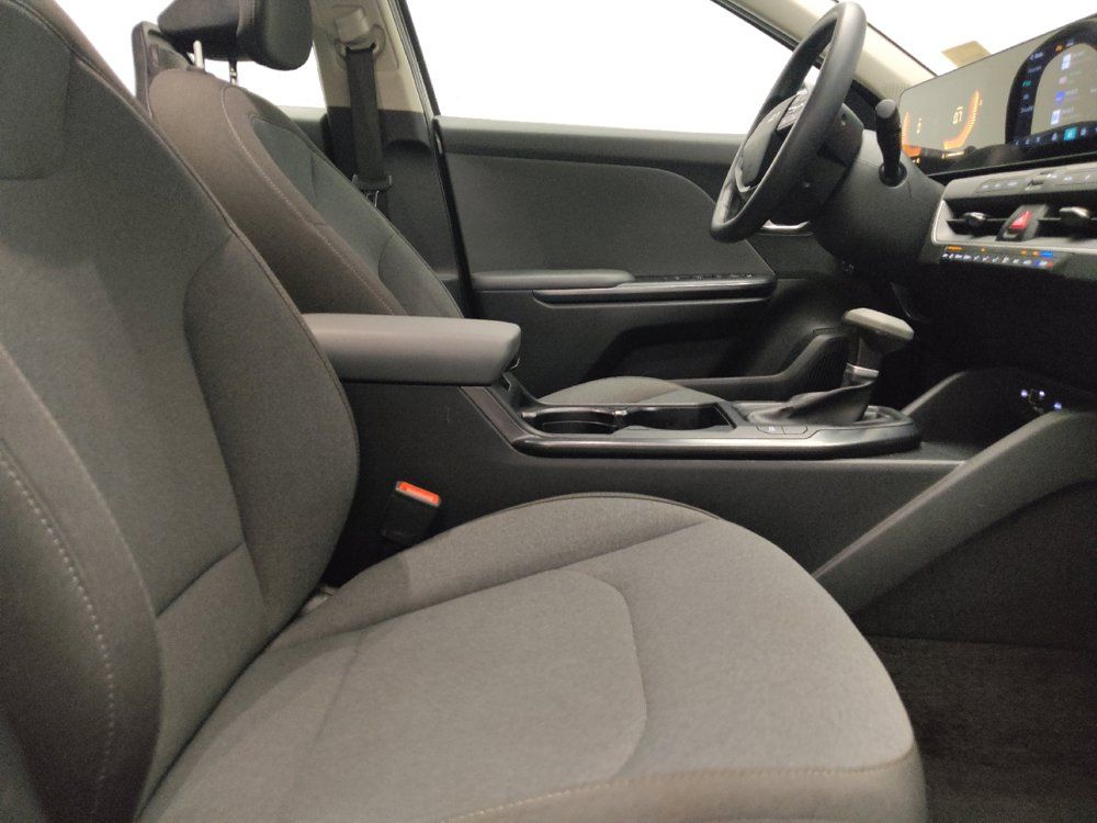 Used 2025 Kia K4 FWD image 21