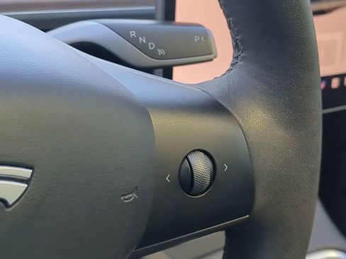 Used 2023 Tesla Model Y Performance AWD/4WD image 30