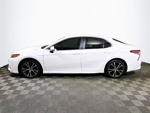 Certified 2019 Toyota Camry SE image 5
