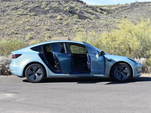 Used 2022 Tesla Model 3 Long Range AWD/4WD image 10