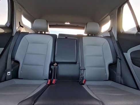 Used 2023 GMC Terrain SLT image 27