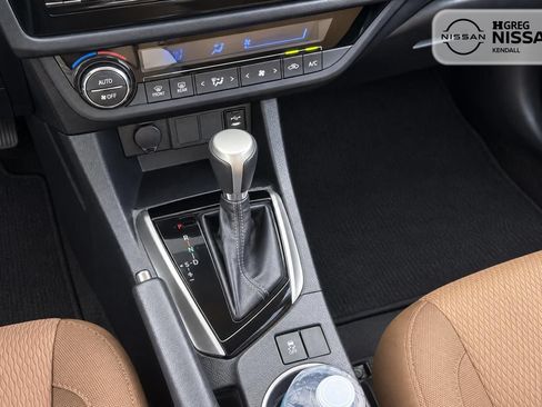 Used 2015 Toyota Corolla LE FWD image 11