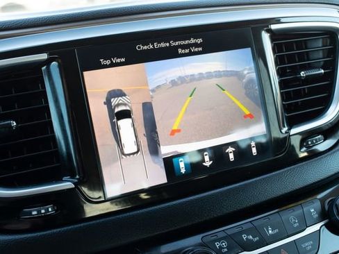 Used 2018 Chrysler Pacifica Touring-L Plus w/ Advanced Safetytec Group image 36