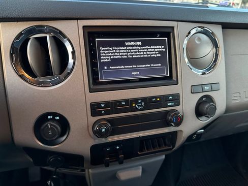 Used 2015 Ford F250 XLT w/ XLT Premium Package RWD image 9