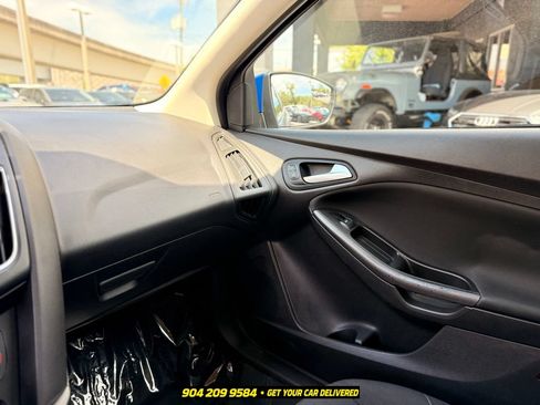 Used 2018 Ford Focus SEL FWD image 15