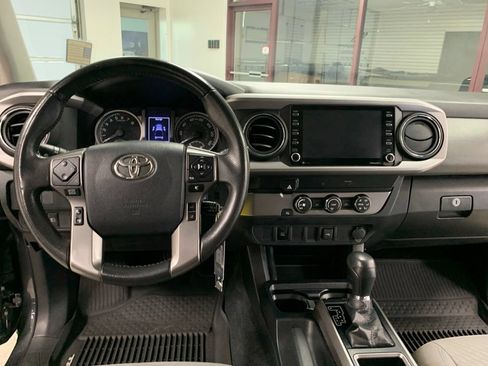 Used 2020 Toyota Tacoma SR5 w/ SR5 Appearance Package (SM) RWD image 12