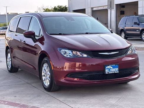 Used 2023 Chrysler Voyager LX FWD image 8