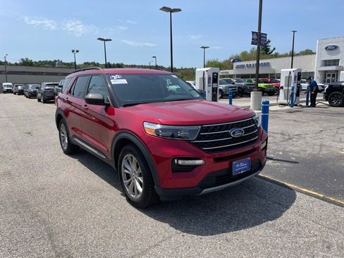 Certified 2020 Ford Explorer XLT w/ Equipment Group 202A AWD/4WD image 33