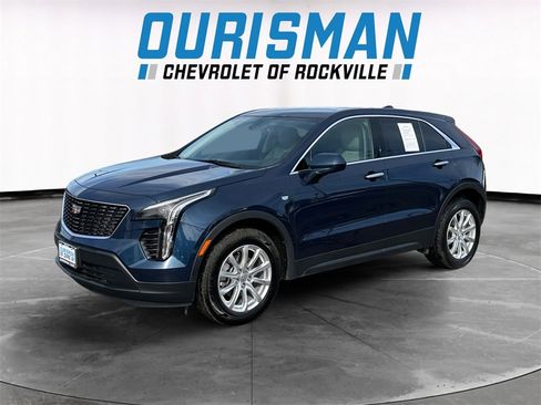 Used 2019 Cadillac XT4 Luxury w/ Cold Weather Package image 2