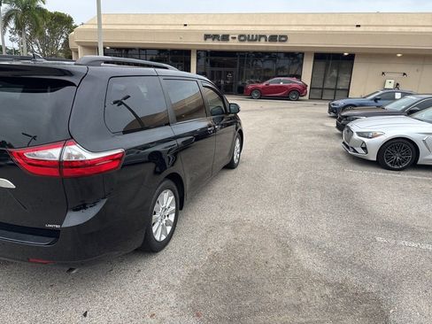 Used 2016 Toyota Sienna Limited Premium image 6