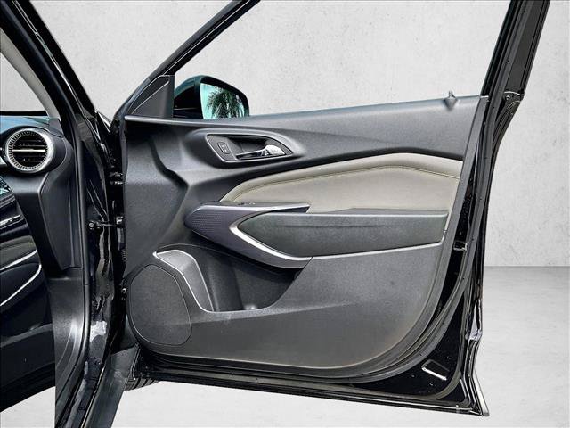Used 2025 Chevrolet Trax ACTIV FWD image 19