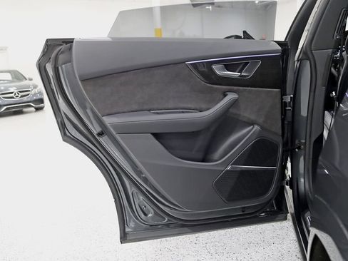 Used 2022 Audi SQ8 Prestige AWD/4WD image 38